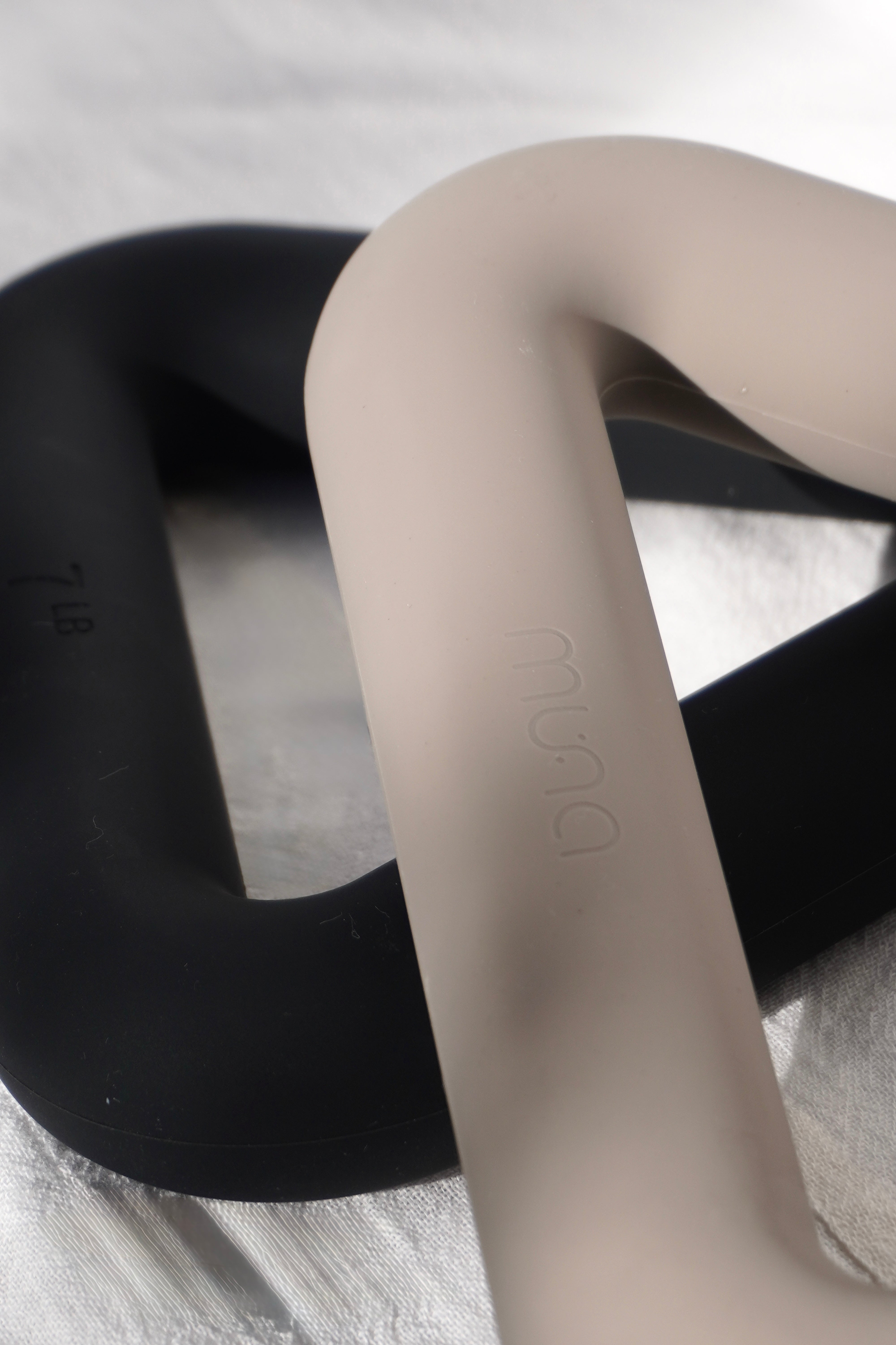 MUNA Triangle Dumbbell — Silicone & Cast Iron | 7 lb