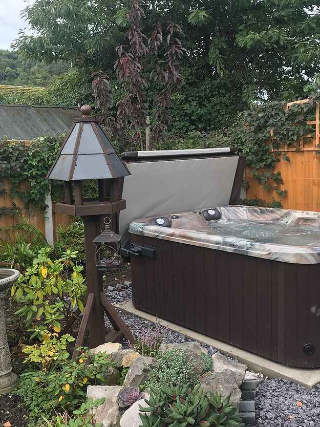 Quattro 4-Person Hot Tub Spa | Extreme, Great & Value Series | Hydrotherapy Jets & Lounger